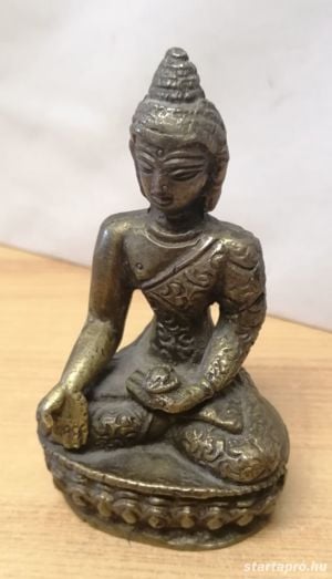 Meditáló Buddha kis méretű bronz szobor Indonéziából. 8,5cm.