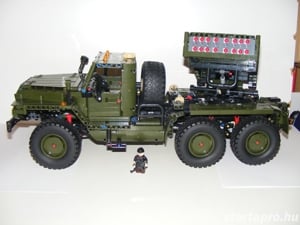 Lego SWAT Technic BM-21 Grad Katyusha Rakétaindító teherautó 2270db ÚJ - kép 7