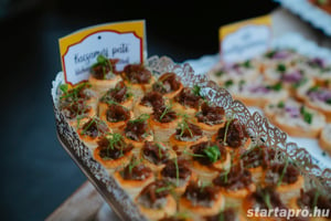 Food truck esküvő a szabadban (vintage büfékocsikkal)  - kép 7