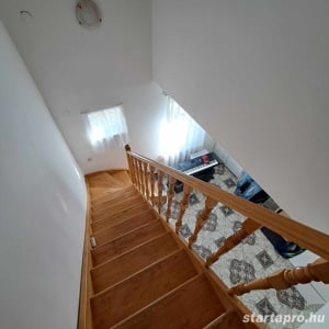 Monor központi részén 160 m2-es, 3 szoba + 2 nappalis családi ház 600 m2 telekkel, dupla garázzsal  - kép 5