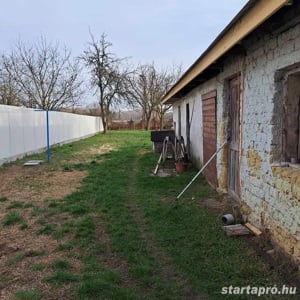 Monor kertvárosában tégla építésű, 2 szobás, 65 m2-es házrész, külön bejáratú 537 m2 telekkel  - kép 11