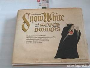 Walt Disney's Snow White and the Seven Dwarfs (Studio Book) Hardcover   October 5, 1979 ára 20000ft  - kép 2