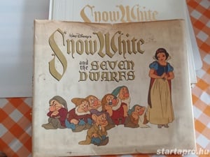 Walt Disney's Snow White and the Seven Dwarfs (Studio Book) Hardcover   October 5, 1979 ára 20000ft  - kép 9