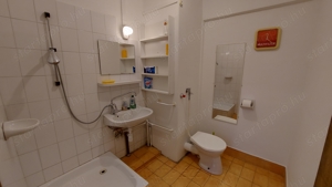 Utcai bejáratos, forgalmas helyen lévő üzlethelyiség eladó! - kép 10