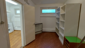 Utcai bejáratos, forgalmas helyen lévő üzlethelyiség eladó! - kép 12