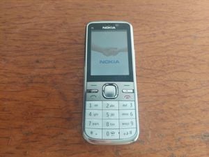 Nokia C5 telefon