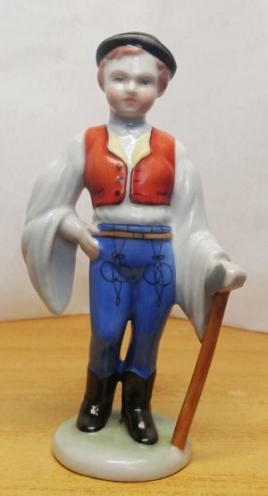 Favágó legényke. Herendi porcelán figura. - kép 2