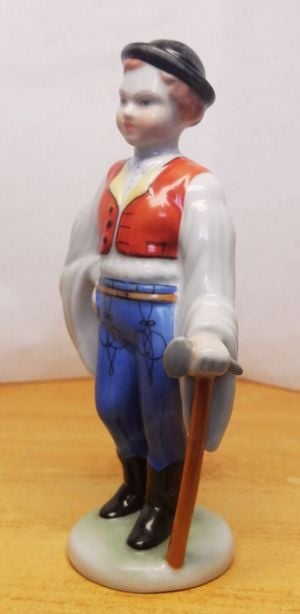 Favágó legényke. Herendi porcelán figura. - kép 5