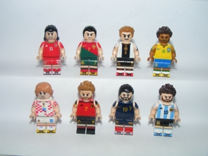 Lego Focista figurák Futball foci Messi Modric Ronaldo Neymar Bale Kroos 8db ÚJ - kép 4