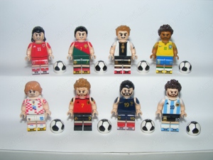 Lego Focista figurák Futball foci Messi Modric Ronaldo Neymar Bale Kroos 8db ÚJ - kép 3