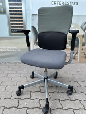 Steelcase Let's B irodai forgószék szürke-zöld színű, használt szék - kép 3