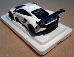 AutoArt McLaren 650S GT3 2017 1:18 modell makett - kép 3