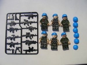 Lego Swat kommandós katonák U.N. Ensz békefenntartó alakulat katona 6db - kép 4