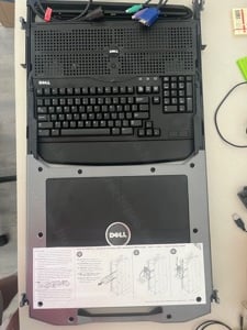 Dell HP535 rack konzol 17"-os monitor, Qwertz billentyűzet, használt