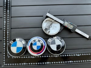 Új BMW 82mm Gépház Motorház Csomagtartó Embléma Jel Logo 51148132375