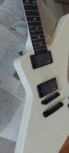 Explorer forma elektromos gitár - kép 3