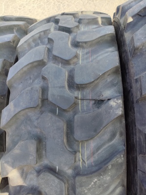 12.5 R20 335 80 R20 használt Dunlop SP T9 rakodógép gumik 12,5 r20 335 80r20 terepgumi - kép 4