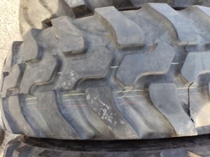 12.5 R20 335 80 R20 használt Dunlop SP T9 rakodógép gumik 12,5 r20 335 80r20 terepgumi - kép 2