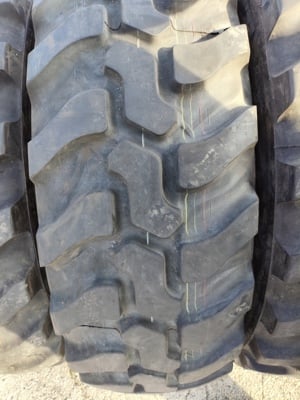 12.5 R20 335 80 R20 használt Dunlop SP T9 rakodógép gumik 12,5 r20 335 80r20 terepgumi - kép 4