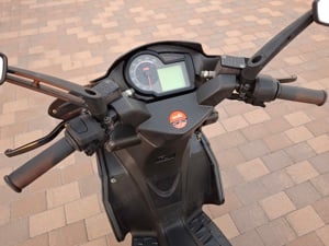 Aprilia Sr 50 Factory Új, Újszerű 7000km Szalon állapot. - kép 6