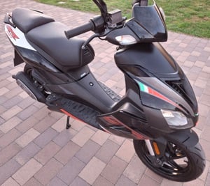 Aprilia Sr 50 Factory Új, Újszerű 7000km Szalon állapot. - kép 3