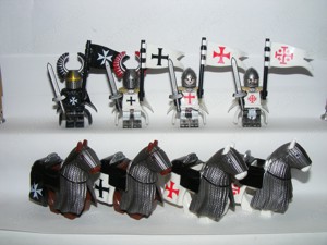 Lego Castle Keresztes lovag Templomos Máltai lovagok katonák 4 katona + 4 harci ló ÚJ! - kép 3