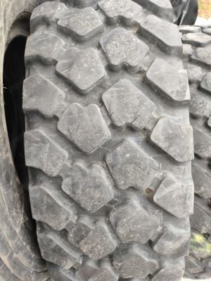  365 85 R20 használt Michelin xzl  365 85 r20 365 85r20 365 85r20 365 85 r20 - kép 2