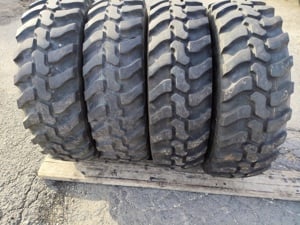 12.5 R20 335 80 R20 használt Dunlop SP T9 rakodógép gumik 12,5 r20 335 80r20 terepgumi