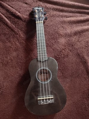 blond ukulele 