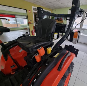 Avanger-25LE, 4WD, pár üzemórás traktor - kép 5