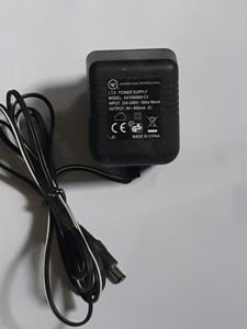 Leader AC adapter 9V   800mA működő