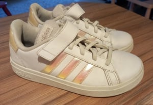 Adidas lány sportcipő 33-as