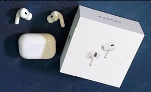 Apple AirPods Pro 2 USB-C True Wireless Bluetooth fülhallgató és Magsafe töltőtok 