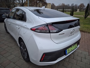 Hyundai Ioniq 1.6 Premium Plug-in hybrid. 3 éves, 62000 km. 3.8l 100km fogyasztás!!!!! - kép 2