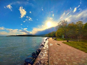 Balatonalmádiban Olcsó strand ,és központ közeli 2-3-4 fős apartman szállások .  Vízpart:kb.300m  MO - kép 4