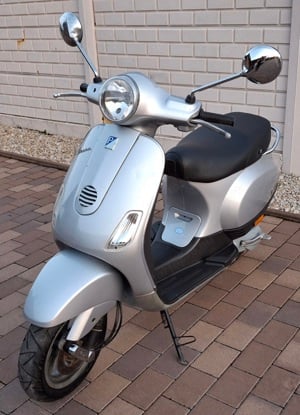 Vespa LX 50 Újszerű Gyári 8290km - kép 2