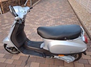 Vespa LX 50 Újszerű Gyári 8290km - kép 4