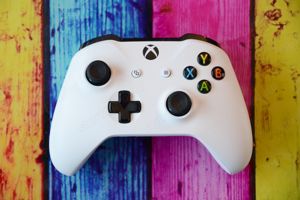 Kiváló Xbox One S + 50 játék + kontroller + tartozékok! - kép 3