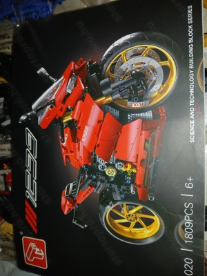 Lego komp. Technic 42202 Ducati Panigale V4 Motor 1:5 1809db Lepin ÚJ