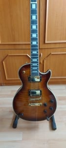 Les Paul Custom elektromos gitár.