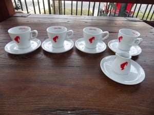 Julius Meinl fehér porcelán csésze Melange 4 + tejes kancsó 