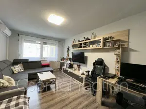 Győr - Marcalváros - felújított 2 + félszobás lakás eladó - kép 3