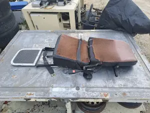 Ikarus ellenőr ülés Jobb egy ülés pótülés   plusz 1 fő ülés lehajtható