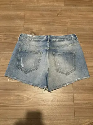 H&M magasderekú popsi push-up farmer rövidnadrág M - kép 3