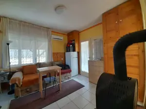Eladó lakható hétvégi ház a Tőserdőben. - kép 8