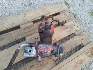 Eladó Ikarus E13 - 396 kompresszor és szervó szivattyú pumpa - kép 2
