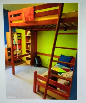 IKEA natúr színű fenyő félmagas gallériás ágyrácsokkal, matrac nélkül.