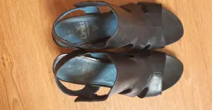 Carpice márkájú, magas sarkú, fekete bőr szandál eladó. - kép 4