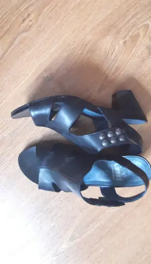 Carpice márkájú, magas sarkú, fekete bőr szandál eladó. - kép 6
