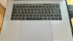 Eladó MacBook Pro 15  (2018)   i7   16GB   512GB   Radeon 560X   csak külső monitorral használható - kép 3
